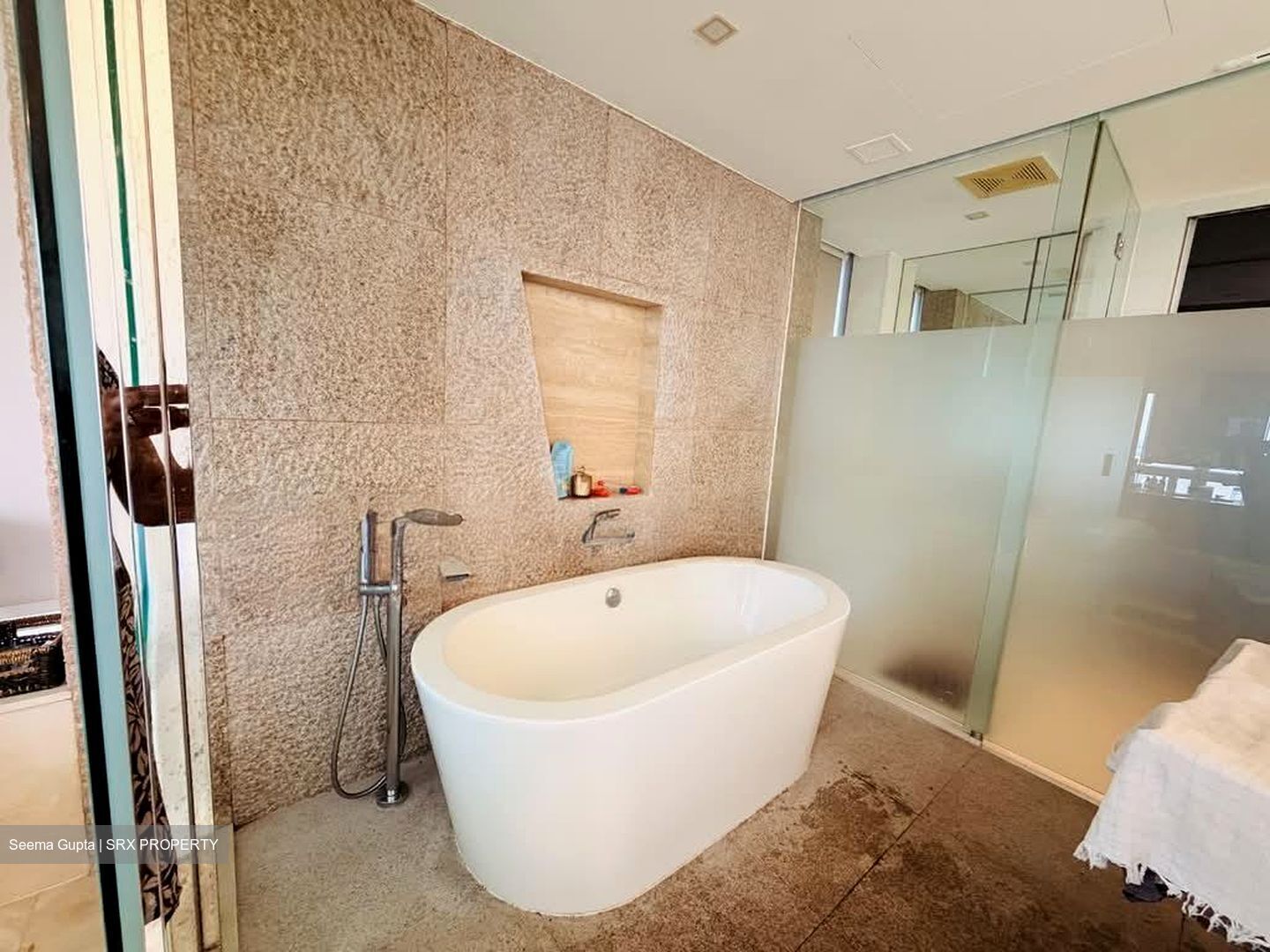 SilverSea (D15), Condominium #554694521